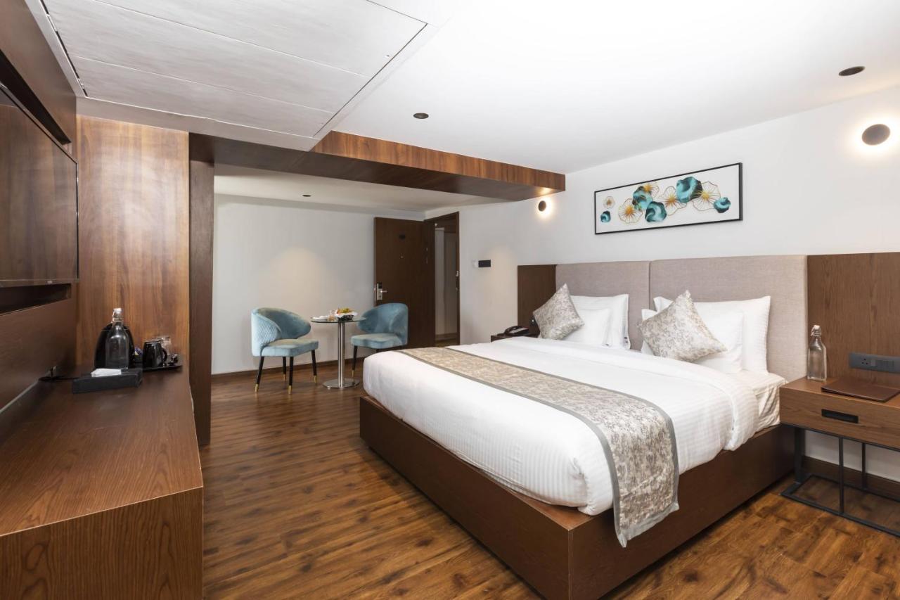 Hotel Ramee International Súrat Exteriér fotografie