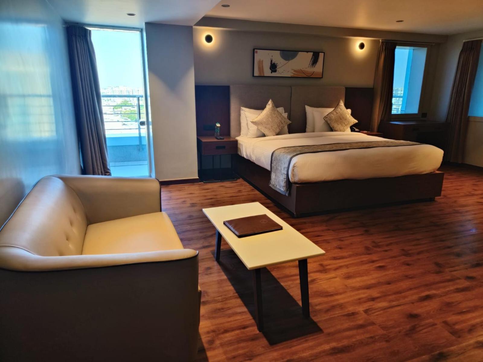 Hotel Ramee International Súrat Exteriér fotografie